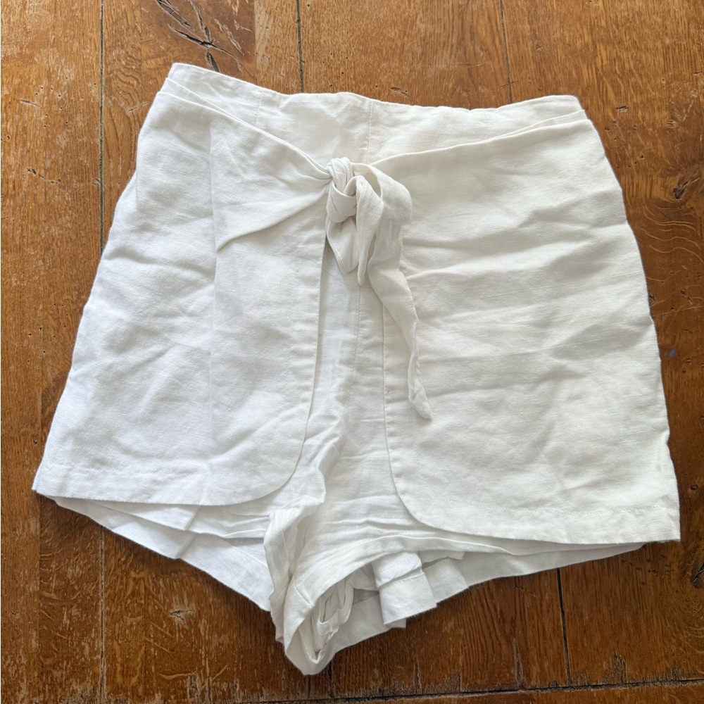 subtitiled White Skort